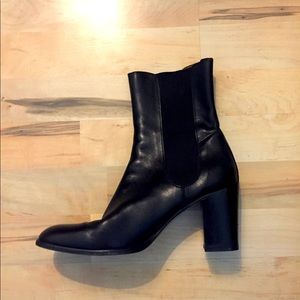 Hardly used GUESS leather black boots